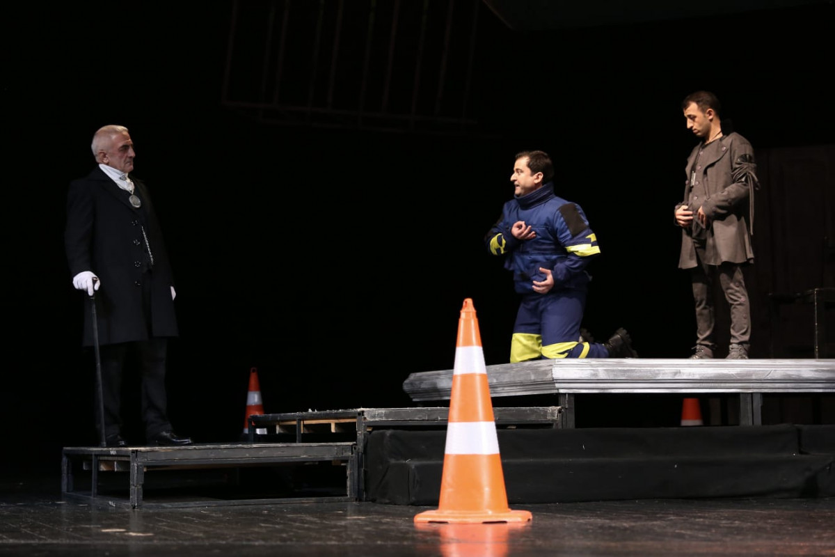 اولین نمایش «آنتیگونا» در تئاتر تماشاگران جوان جمهوری آذربایجان
