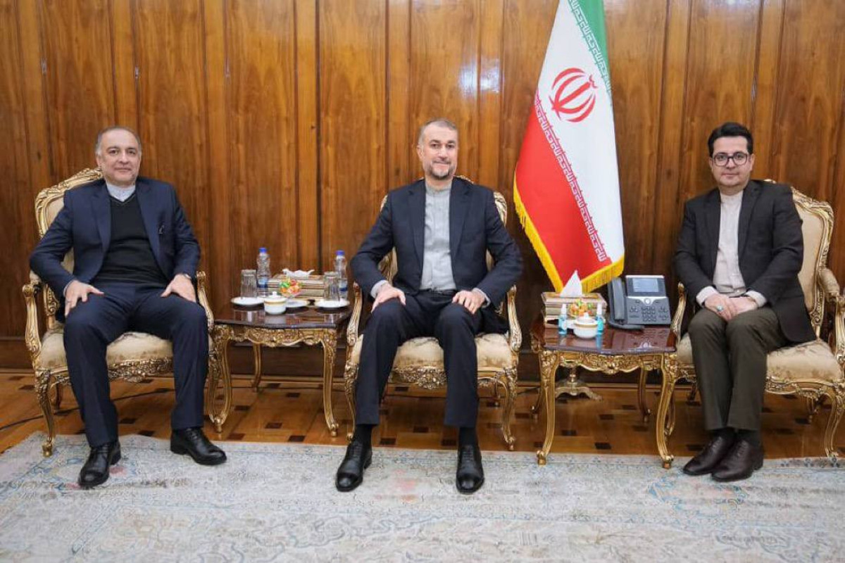 وزیر امور خارجه ایران با سفرای کشورش در آذربایجان و ارمنستان دیدار کرد