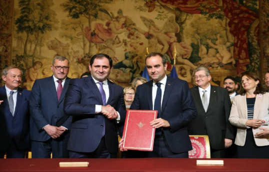 سند همکاری در زمینه دفاعی بین فرانسه و ارمنستان امضا شد