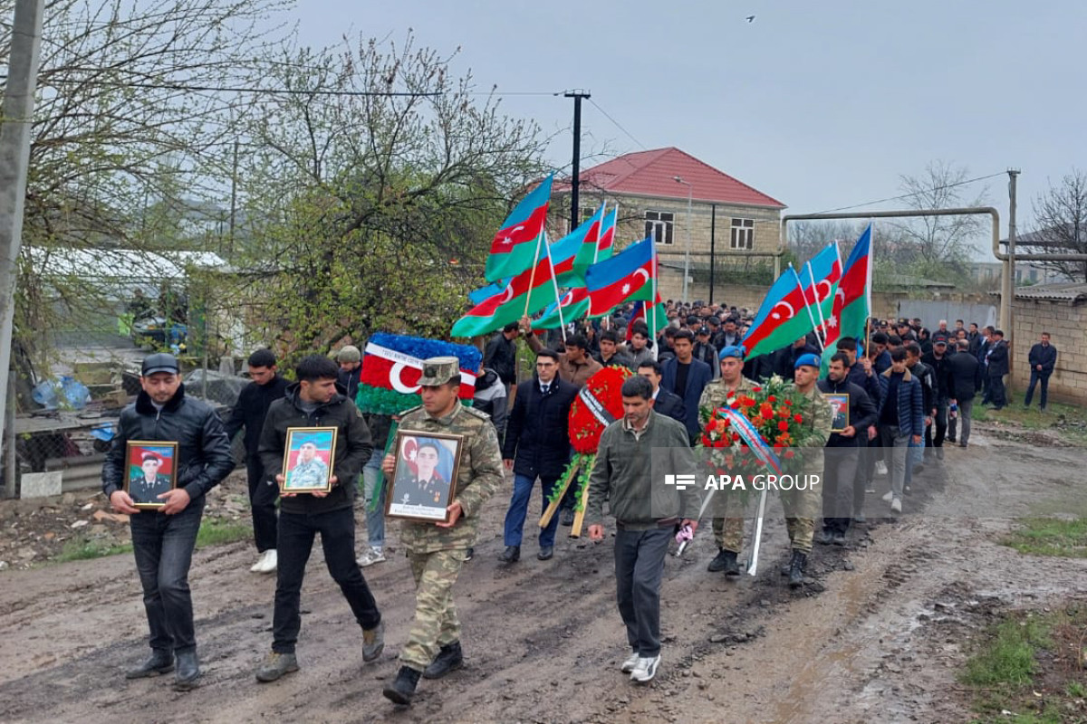 پیکر افسری که در عملیات ضد تروریستی به شدت مجروح و روز گذشته جان باخت در سالیان تشییع شد - عکس 