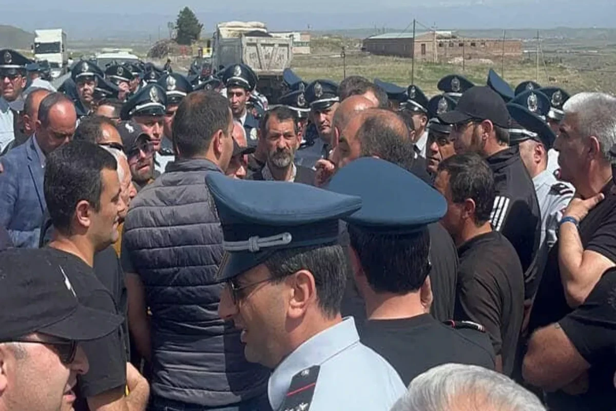 ارامنه در اعتراض به تحدید حدود با آذربایجان، چندین بزرگراه را مسدود کردند - ویدیو 
