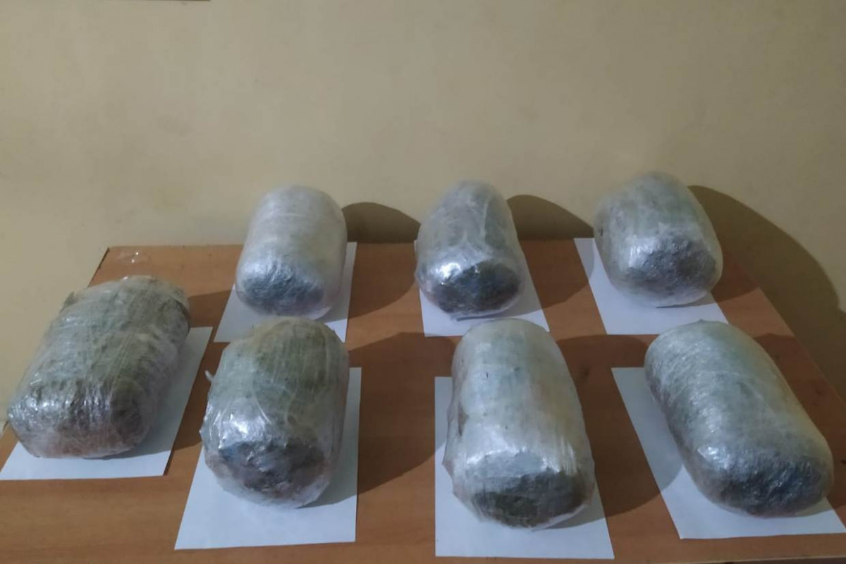از انتقال ۷ کیلوگرم مواد مخدر از ایران به آذربایجان جلوگیری شد - عکس 
