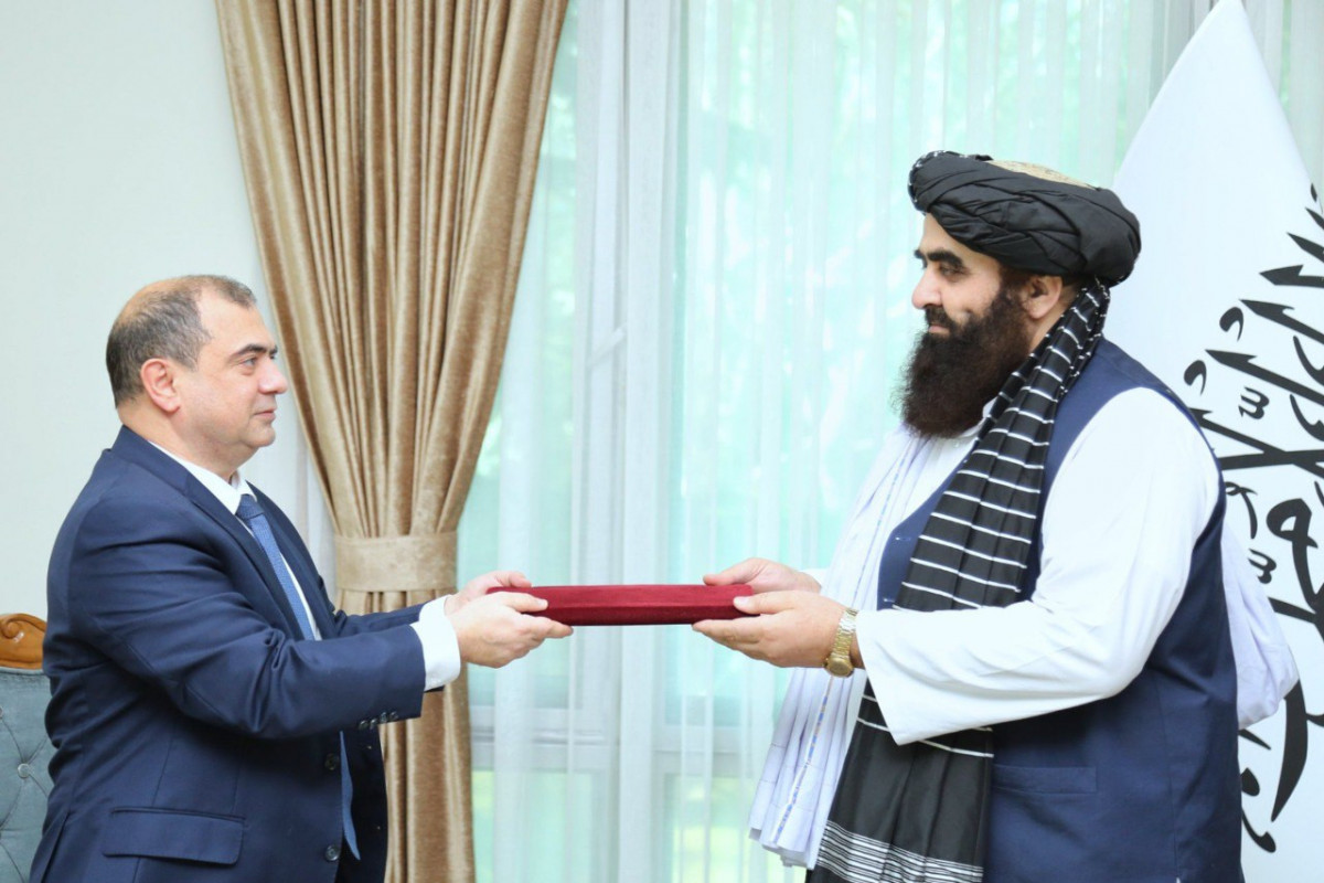سفیر آذربایجان در افغانستان نامه رسمی افتتاح سفارت را ارائه کرد