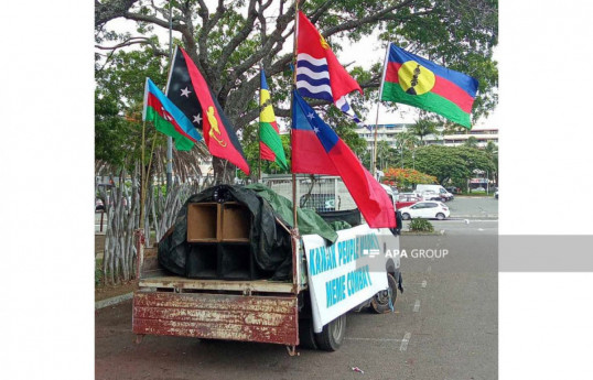 اعتراض به سفر وزرای فرانسوی به کالدونیای جدید؛ پرچم آذربایجان بار دیگر برافراشته شد - عکس  - فیلم 