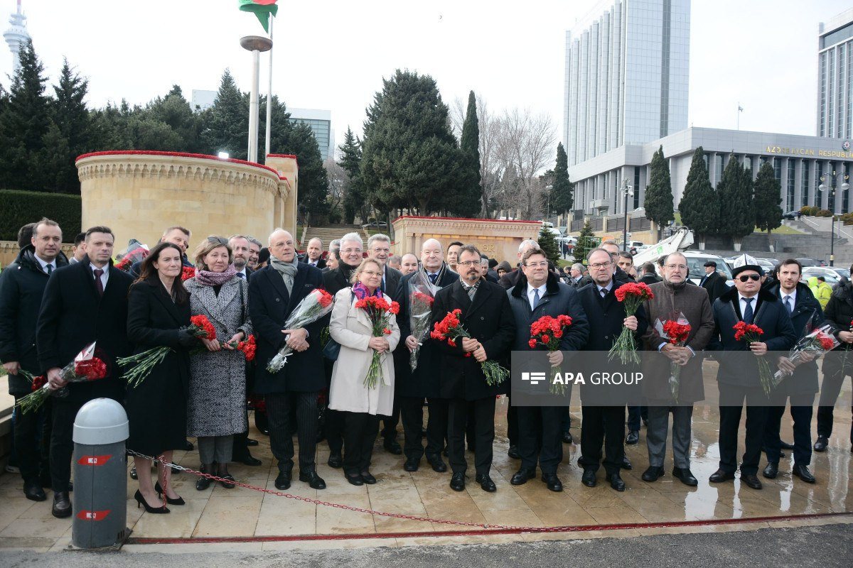 بازدید نمایندگان دستگاه دیپلماسی از کوچه شهدا - عکس 