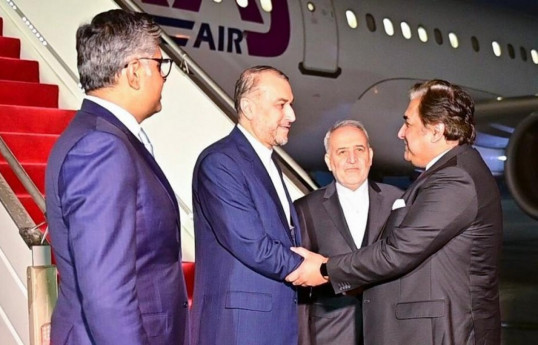 وزیر امور خارجه ایران با همتای پاکستانی خود دیدار و گفتگو کرد