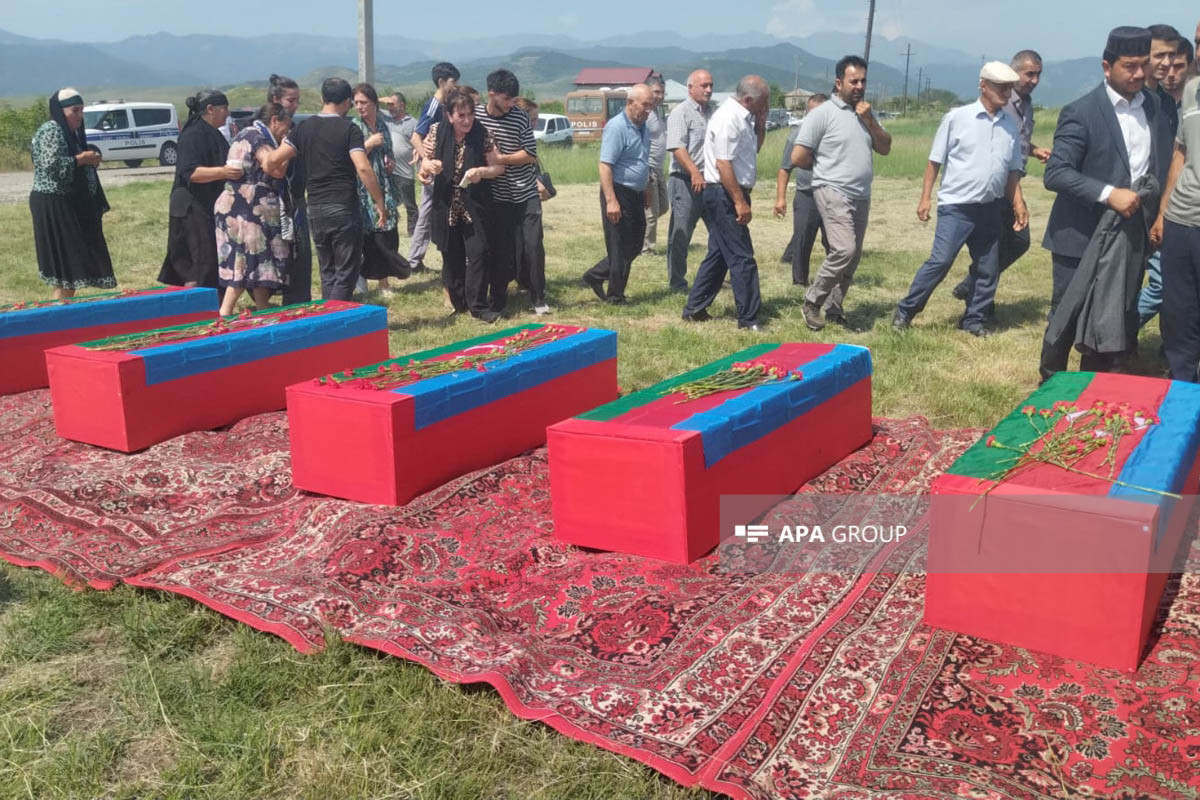 پیکر پنج رزمنده که ۳۲ سال پیش به اوج شهادت رسیدند در خوجالی تشییع شد - عکس 