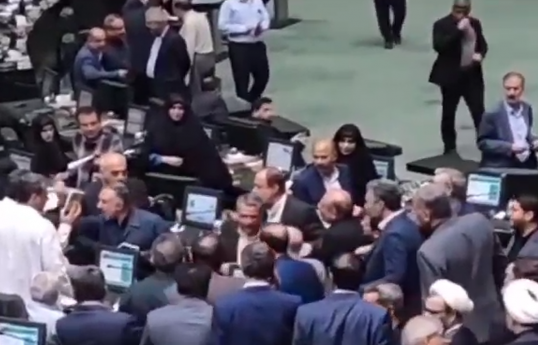 تنش در مجلس شورای اسلامی ایران - عکس 
