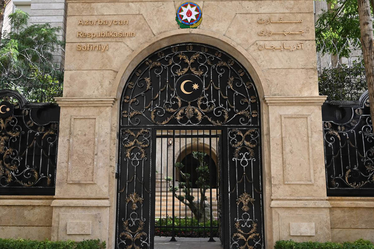 علی اسدوف از سفارت جمهوری آذربایجان در ایران بازدید کرد