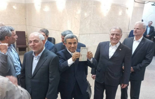 محمود احمدی نژاد برای شرکت در انتخابات ریاست جمهوری ثبت نام کرد