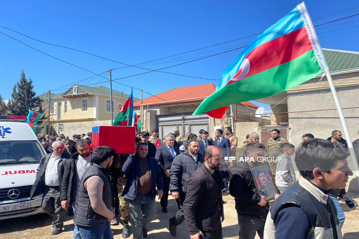 بقایای جسد آکیف محموداف مفقود شده در نسل کشی خوجالی پس از ۳۲ سال تشییع شد - عکس 