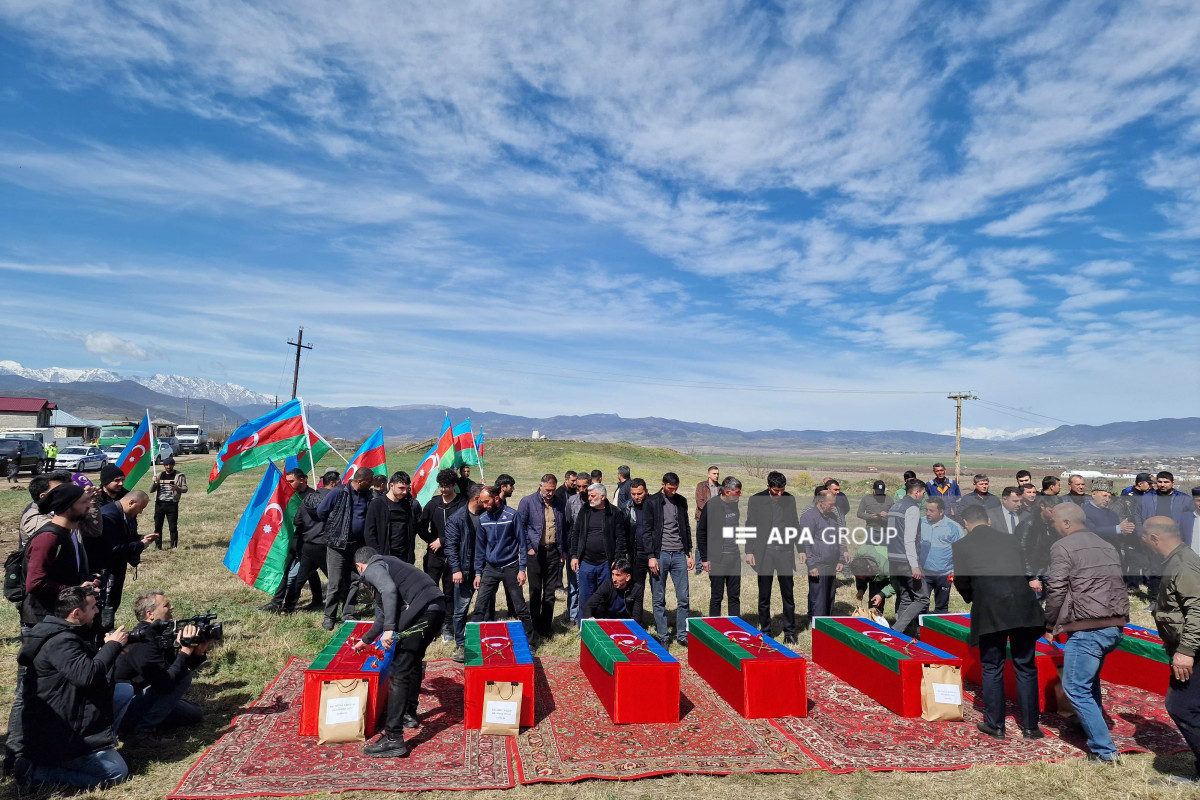 بقایای ۷ قربانی نسل کشی خوجالی به خوجالی آورده شد