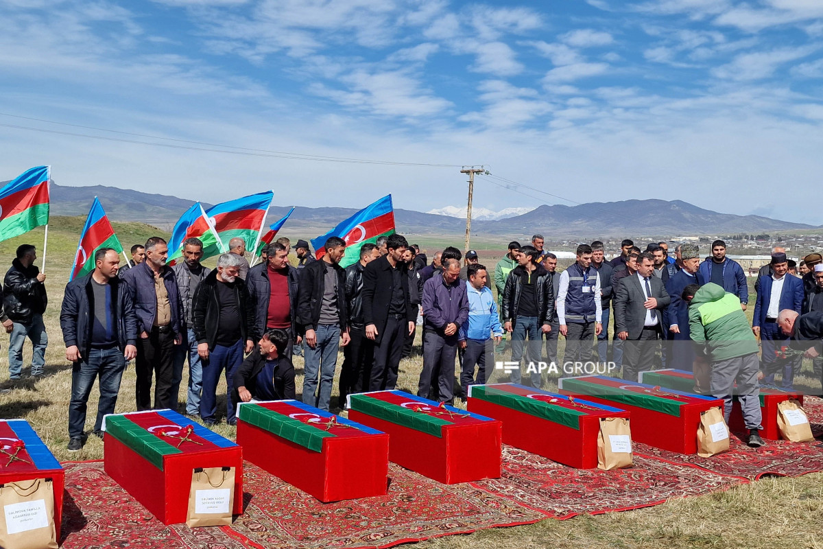 بقایای ۷ قربانی نسل کشی خوجالی به خوجالی آورده شد