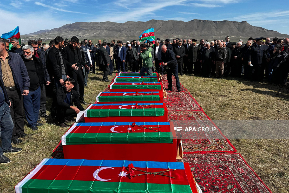 بقایای ۷ قربانی نسل کشی خوجالی به خوجالی آورده شد