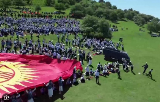 کامیونی در قرقیزستان با ۲۹ کودک برخورد کرد - ویدئو 