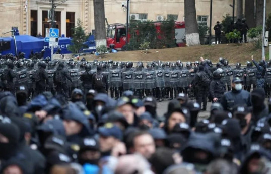 درگیری بین معترضان و پلیس در تفلیس