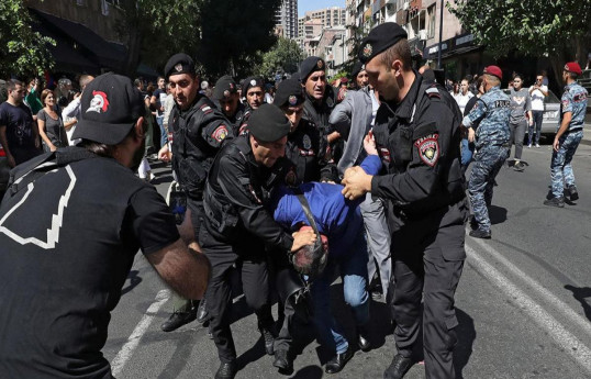 دموکراسی تبعیضی: چرا غرب به خشونت پلیس در اعتراضات در تفلیس و ایروان واکنش متفاوتی نشان می دهد؟ - تحلیل و بررسی 