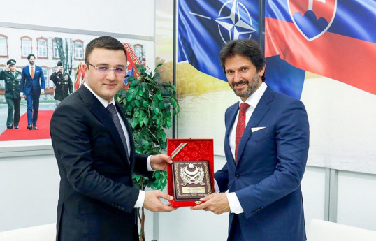 همکاری آذربایجان و اسلواکی در زمینه نظامی و فنی مورد بحث و بررسی قرار گرفت