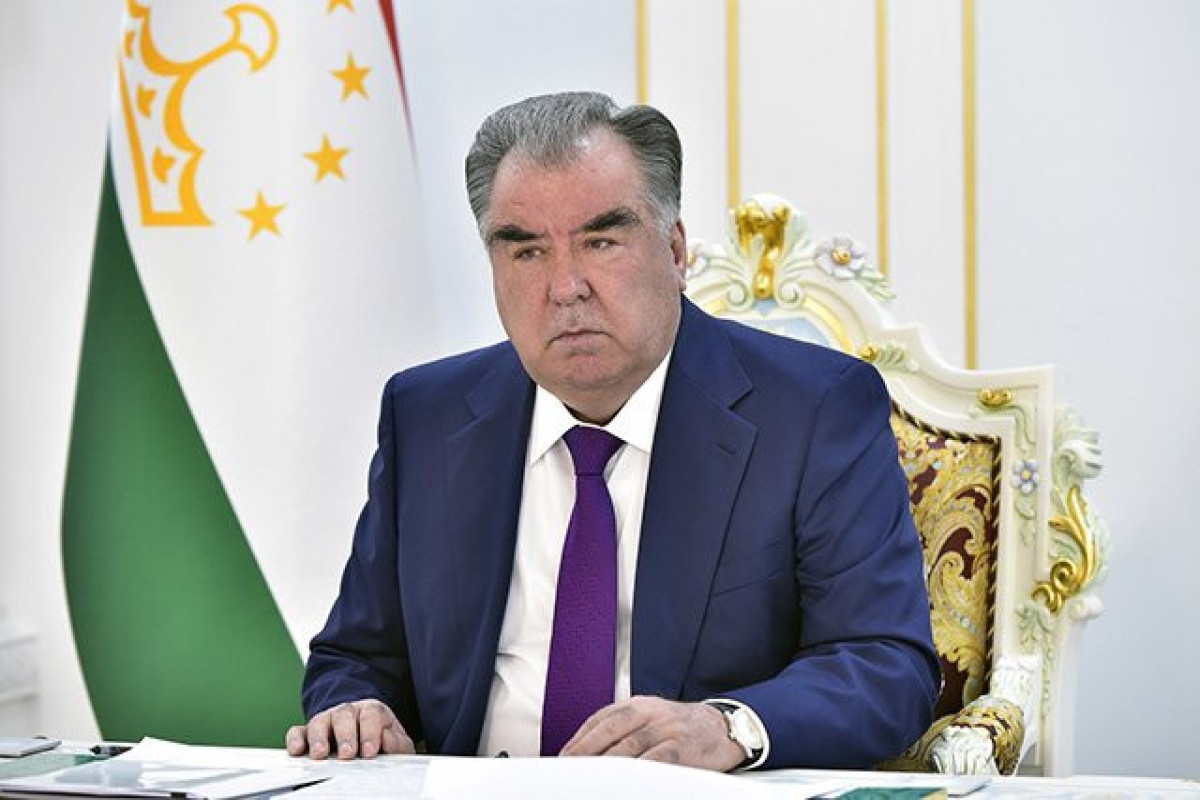 امامعلی رحمان رئیس جمهور تاجیکستان در یک سفر رسمی وارد آذربایجان شد