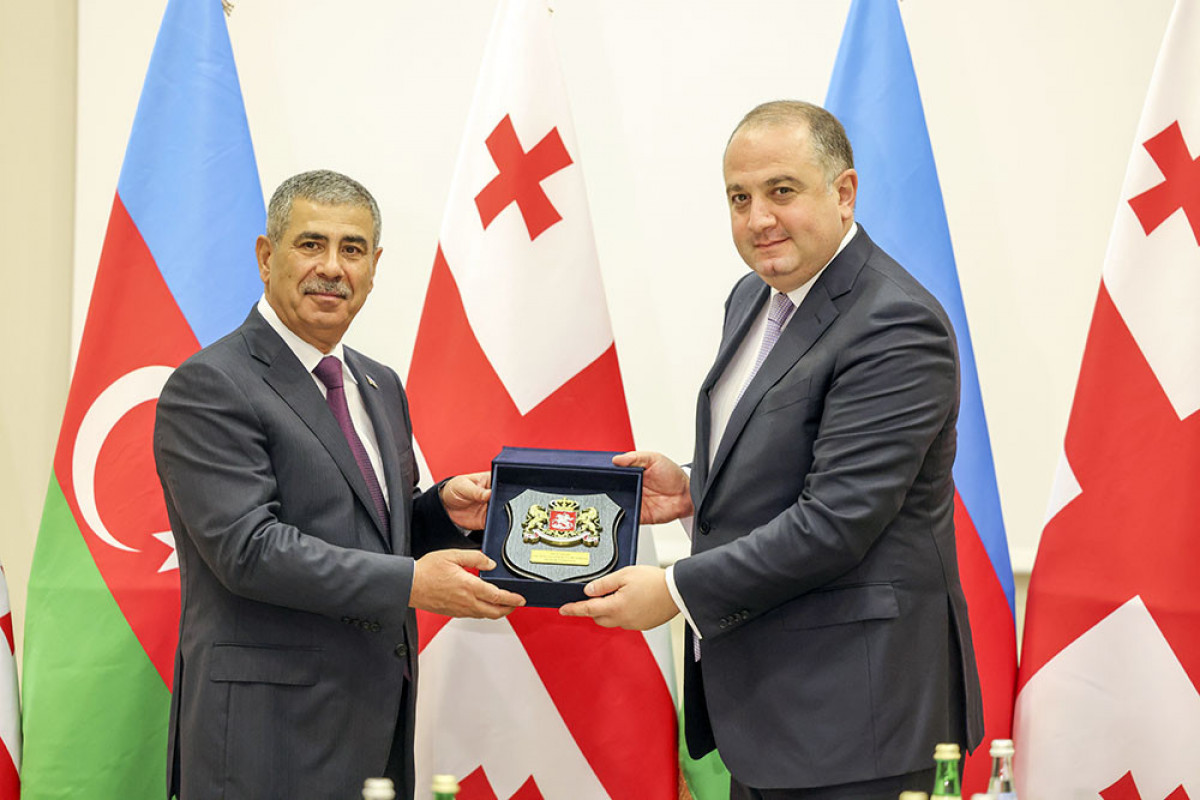 وزرای دفاع آذربایجان و گرجستان در مورد همکاری نظامی گفتگو کردند