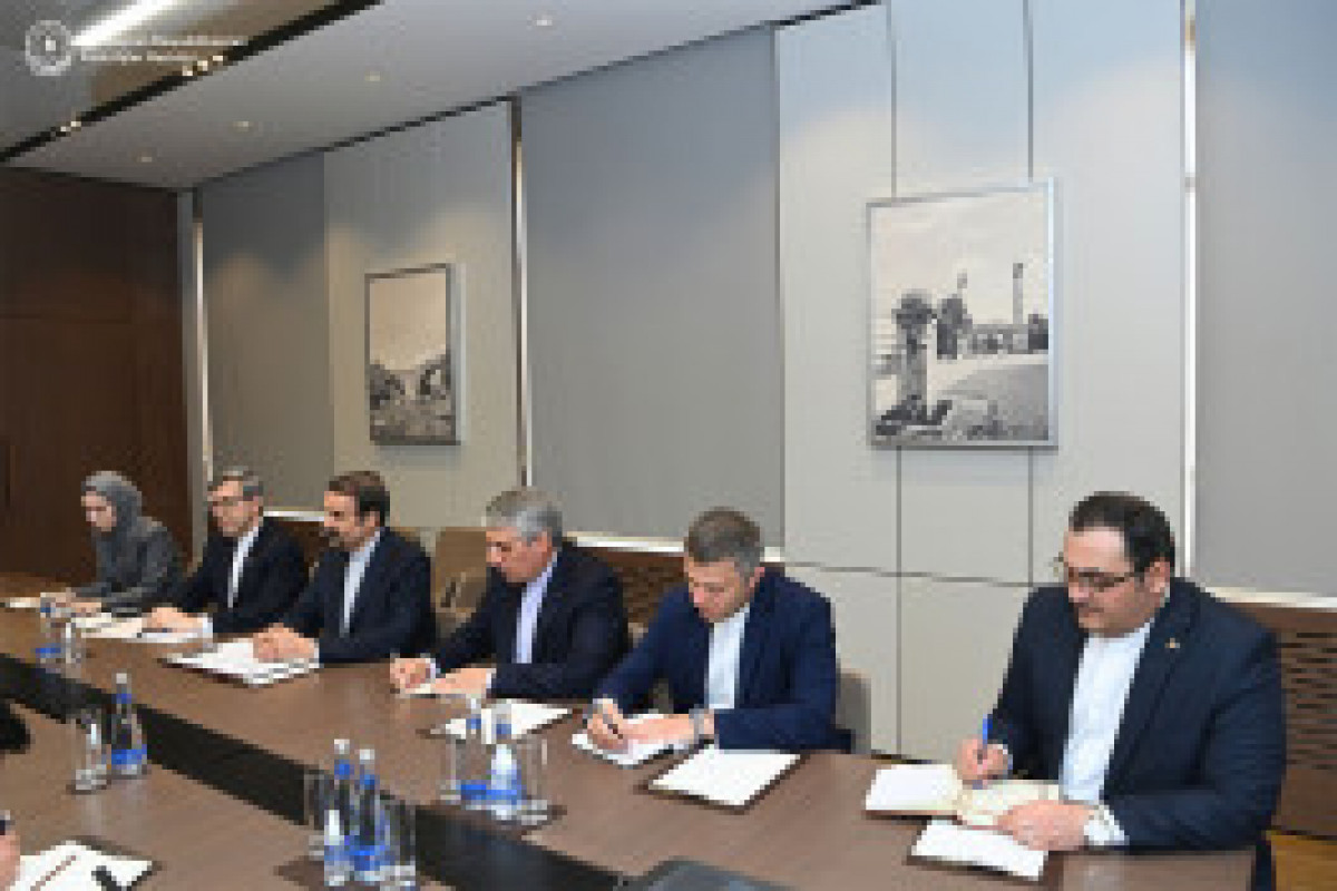 گفتگوی وزیر امور خارجه در خصوص مسائل امنیتی بین المللی با مشاور رئیس جمهور ایران