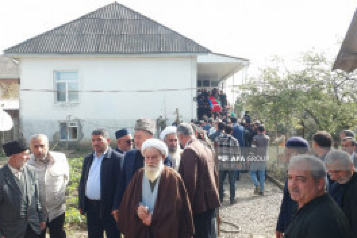 تشییع پیکر سرباز شهید در انفجار مهمات جبرائیل در لنکران - تصاویر 