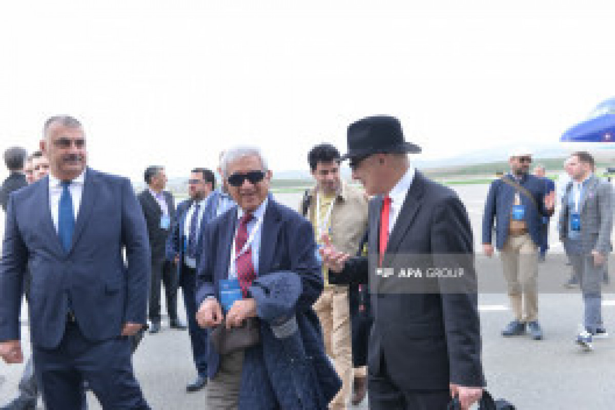 شرکت کنندگان در هفتمین مجمع سیاسی آدا وارد شهر خانکندی شدند - تصاویر 