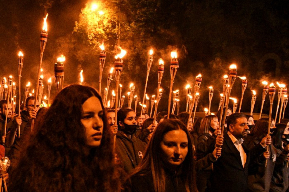 پاشینیان آتش زدن پرچم آذربایجان و ترکیه در راهپیمایی به اصطلاح «نسل کشی ارامنه» را محکوم کرد