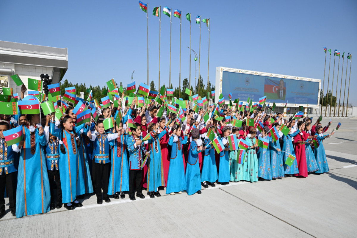 رئیس جمهور الهام علی اف در یک سفر کاری وارد ترکمنستان شد