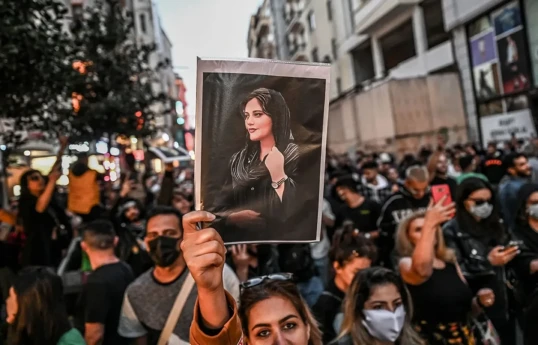 دادگاه ایران آمریکا را به‌خاطر «اعتراضات مهسا امینی» به پرداخت ۲۲ میلیارد دلار جریمه محکوم کرد