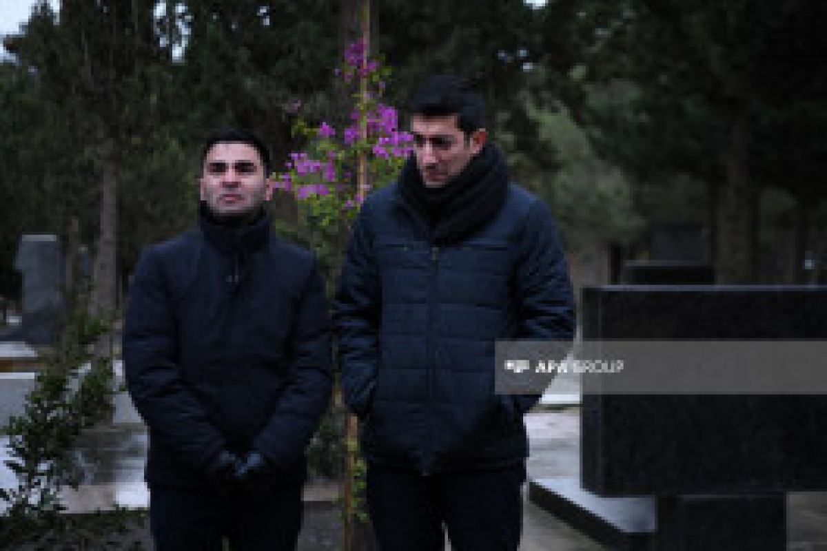 مزار خدمه کشته شده در سانحه هوایی مورد بازدید قرار گرفت – تصاویر - ویدئو 