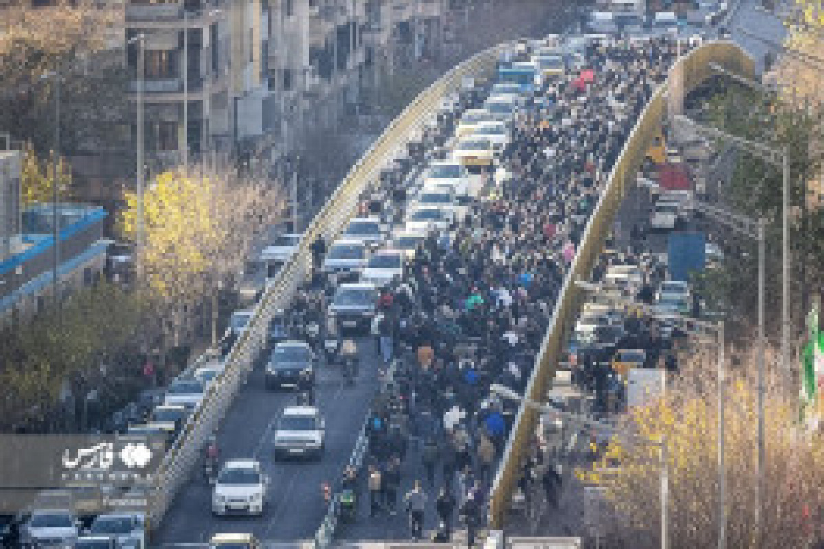 اعتراضات در ایران در پی سقوط شدید ریال؛ جلسه فوری بانک مرکزی
