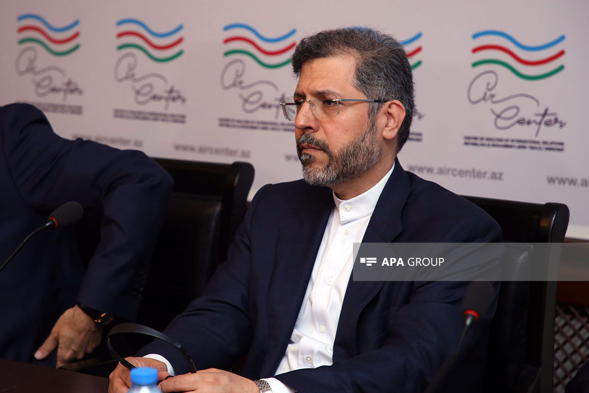 مذاکرات در مورد روابط آذربایجان و ایران در مرکز تحلیل روابط بین‌الملل برگزار شد - تصاویر 