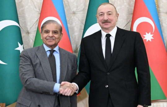 شهباز شریف با الهام علی‌اف، رئیس‌جمهور آذربایجان، تماس گرفت و از همبستگی وی با پاکستان تشکر کرد