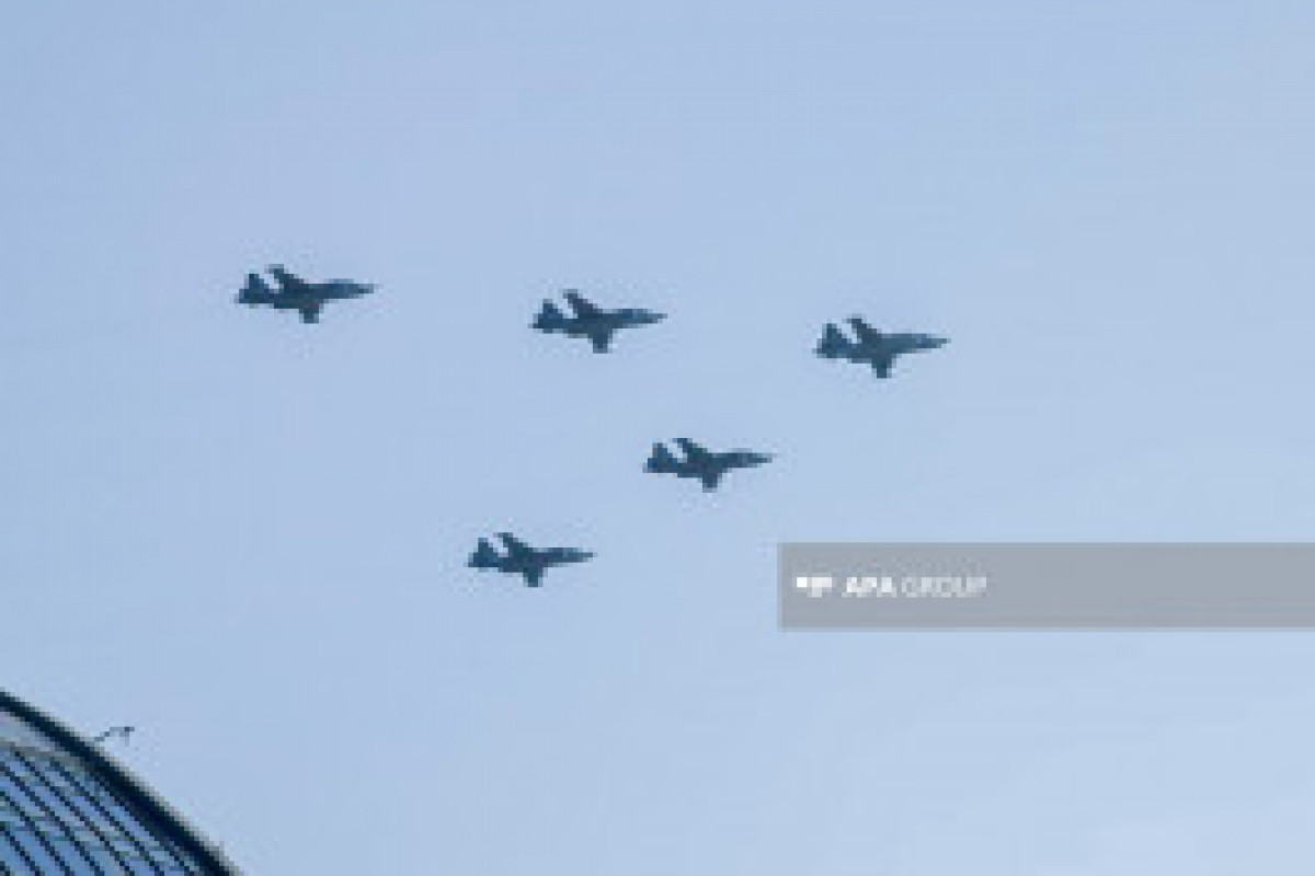پرواز جنگنده‌های جدید JF-17 در فراز آسمان باکو - تصاویر 