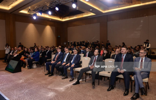 در باکو نشست اطلاع‌رسانی برای هیئت‌های دیپلماتیک درباره WUF13 برگزار شد