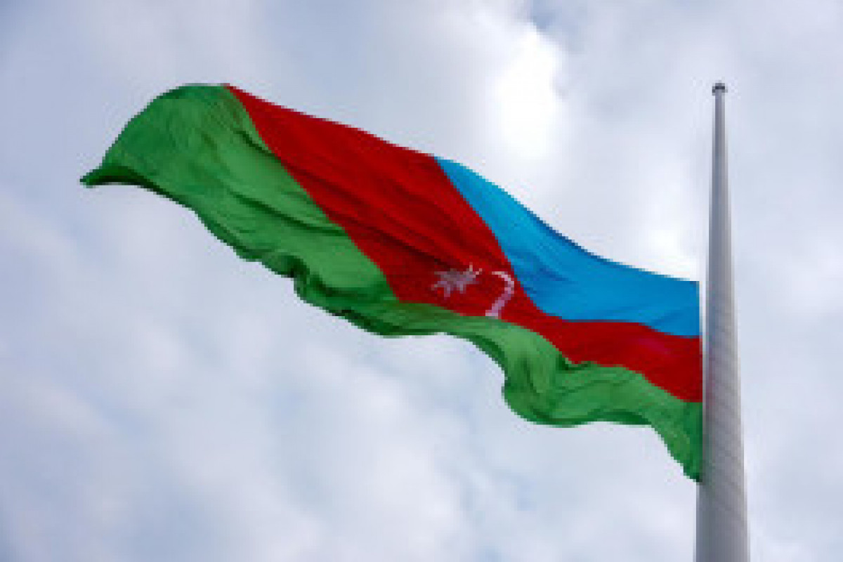 پرچم آذربایجان در میدان پرچم رکورد گینس را به‌روزرسانی کرد – تصاویر 
