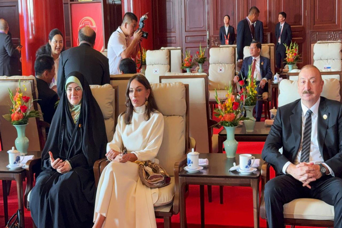 رئیس جمهور و بانوی اول از رژه هشتادمین سالگرد پیروزی در پکن دیدن کردند - ویدئو  - عکس 