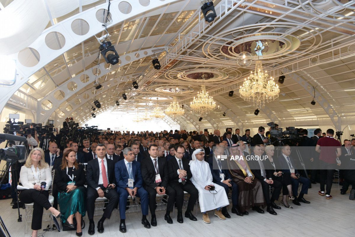 اولین مجمع بین‌المللی سرمایه‌گذاری آذربایجان امروز کار خود را آغاز کرد - تصاویر 
