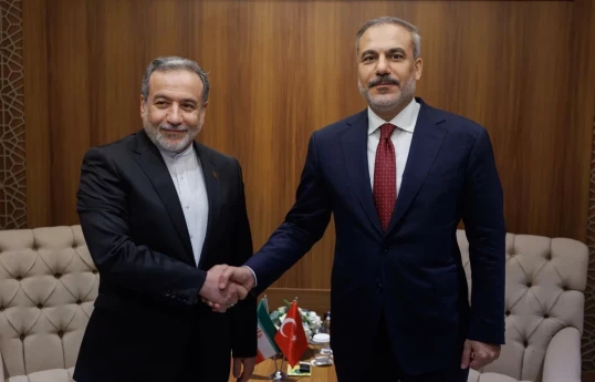 گفتگو هاکان فیدان و عراقچی درباره آتش‌بس اعلام شده بین آمریکا و ایران