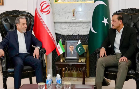 رئیس وزارت خارجه ایران خواسته‌های تهران را به پاکستان منتقل کرد
