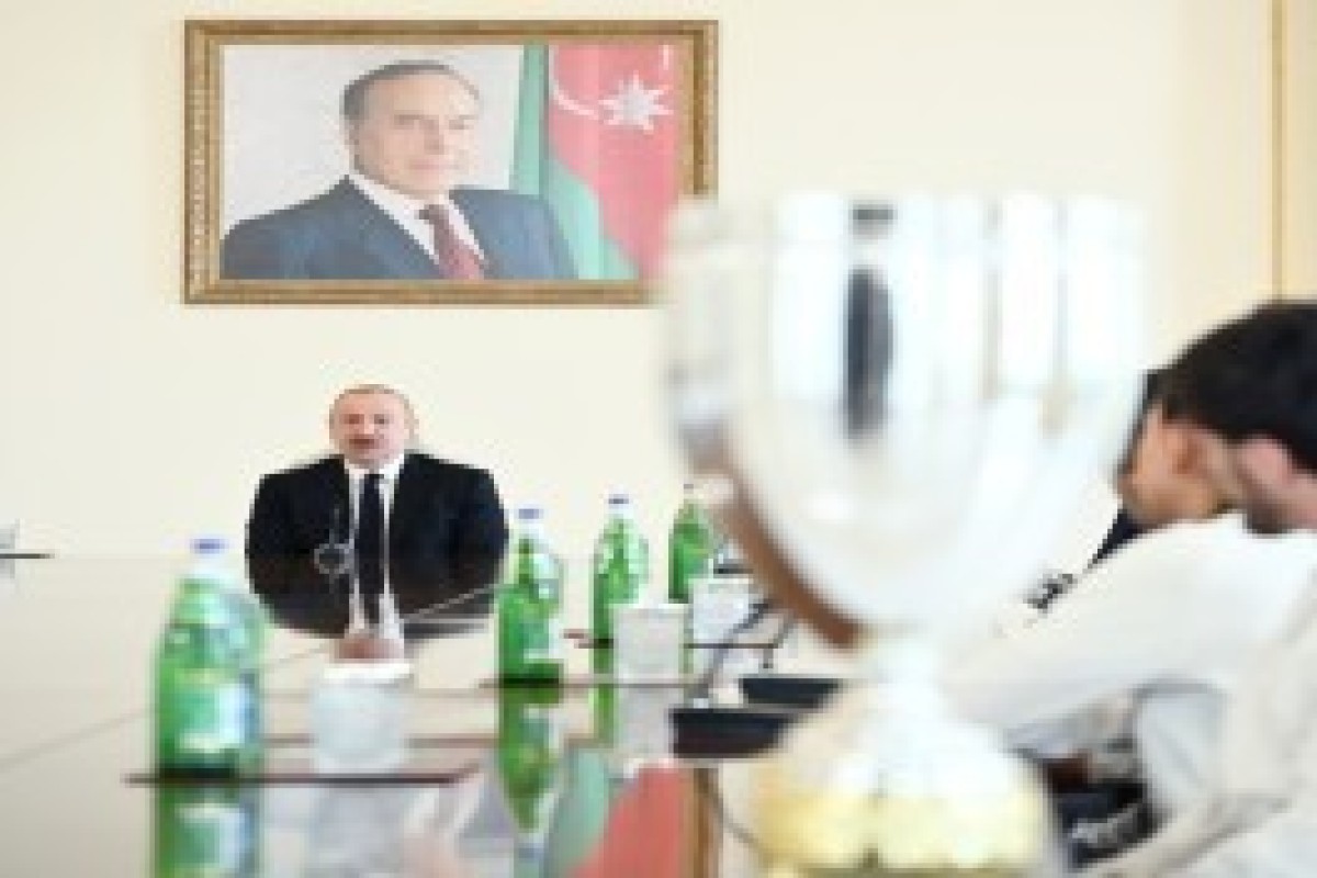 رئیس‌جمهور الهام علی‌اف کشتی‌گیران قهرمان اروپا در بخش تیمی را به حضور پذیرفت