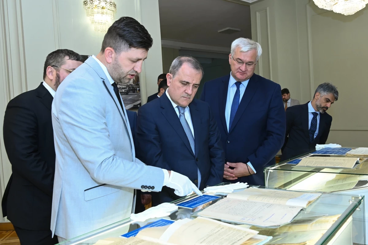 جیحون بایرام اف با اسناد آرشیوی میراث دیپلماتیک جمهوری دموکراتیک آذربایجان در اوکراین آشنا شد