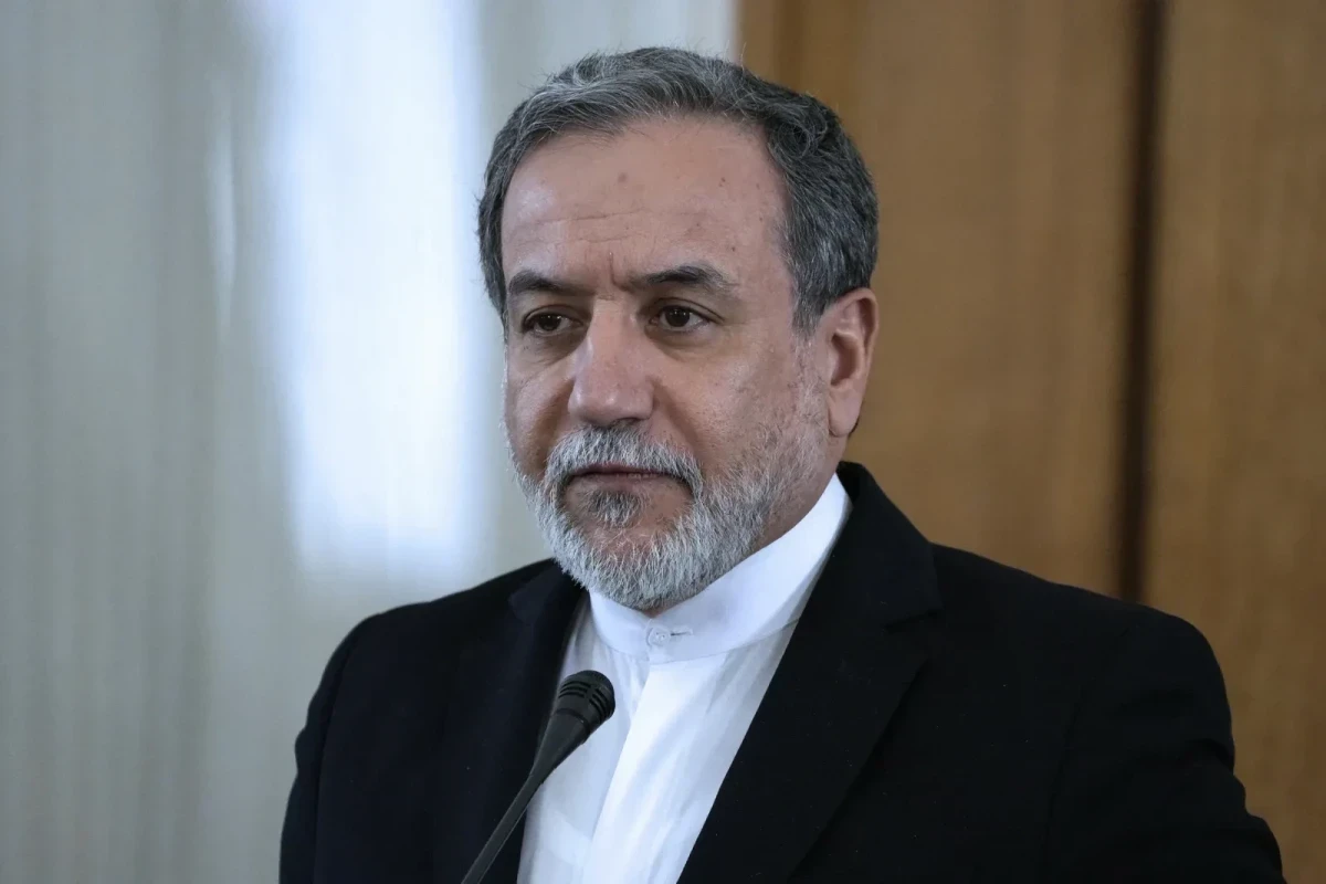 عراقچی در پاسخ به زلنسکی: جهان از دلقک‌ها خسته شده است