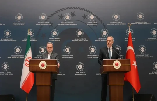 عراقچی: ایران برای جنگ نیز آماده است