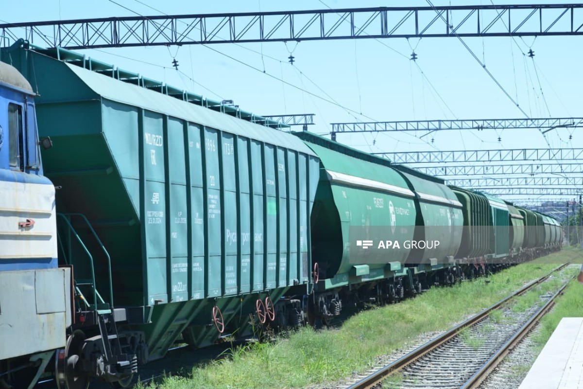 با عبور ترانزیتی از آذربایجان ۱۴ واگن گندم به ارمنستان ارسال شد - <span class="red_color">تصاویر