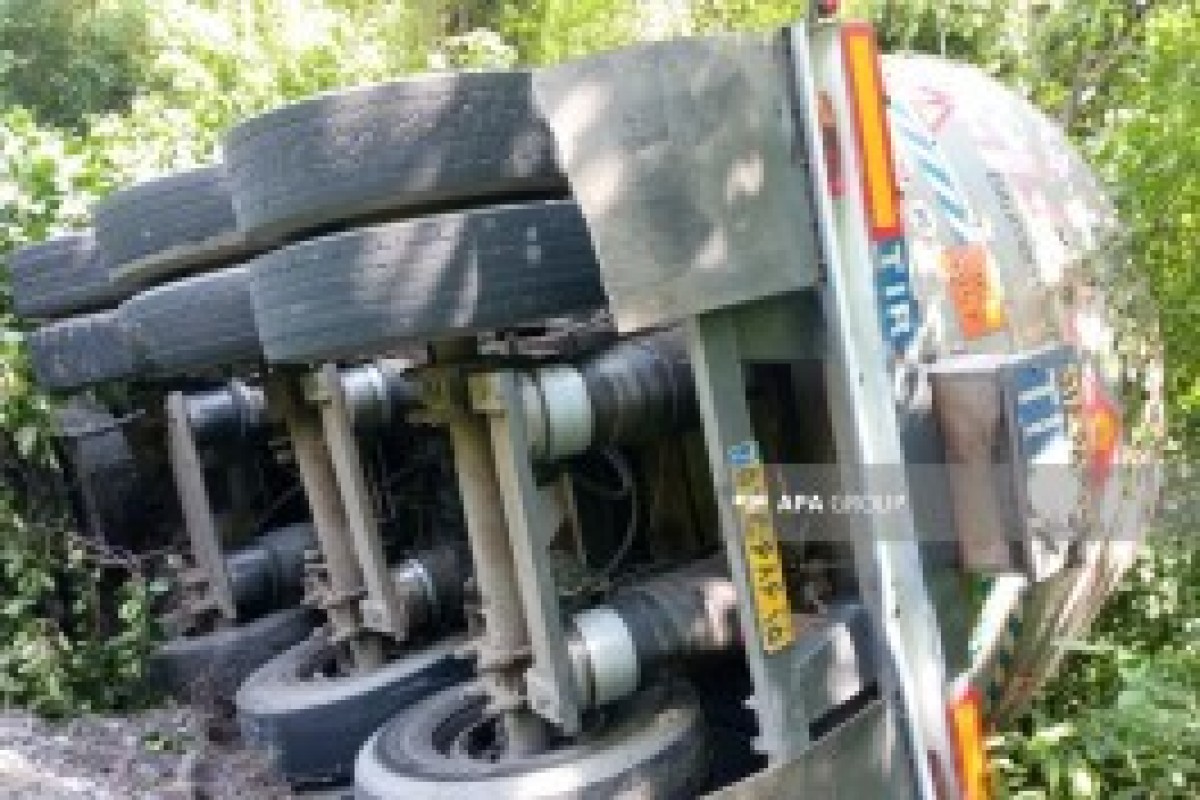 واژگون خودروی حامل سوخت ایرانی در قاخ
