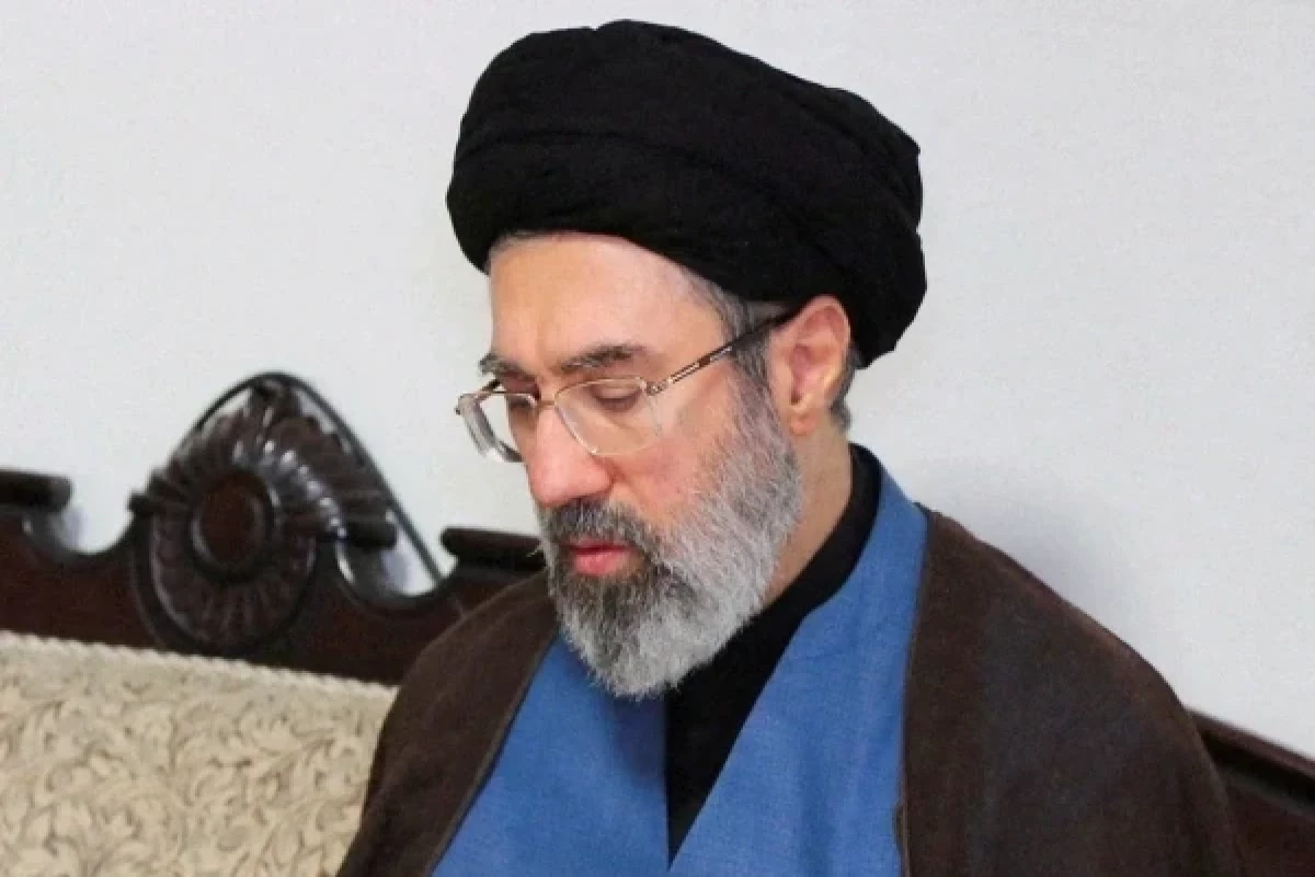 مجتبی خامنه‌ای بیش از ۲۰۰۰ زندانی را عفو کرد