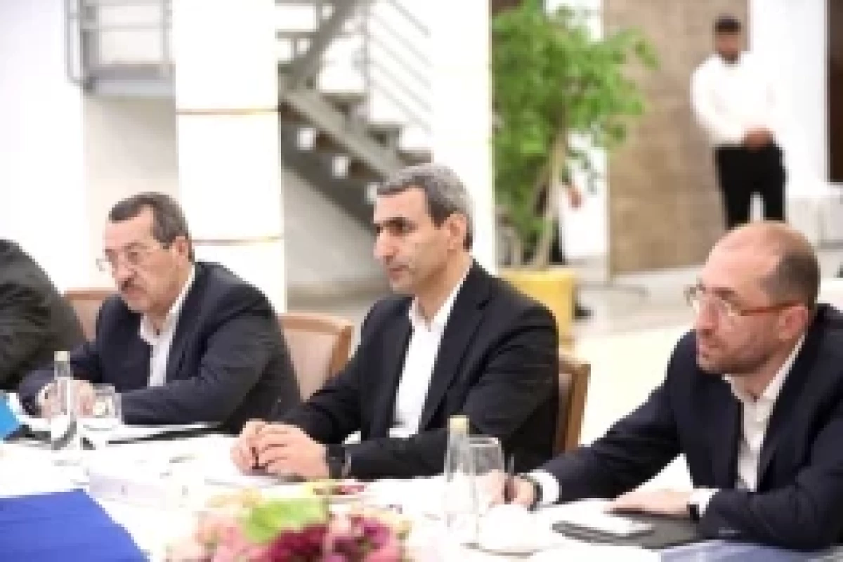 امضای پروتکل همکاری در حوزه حمل و نقل بین ایران و آذربایجان