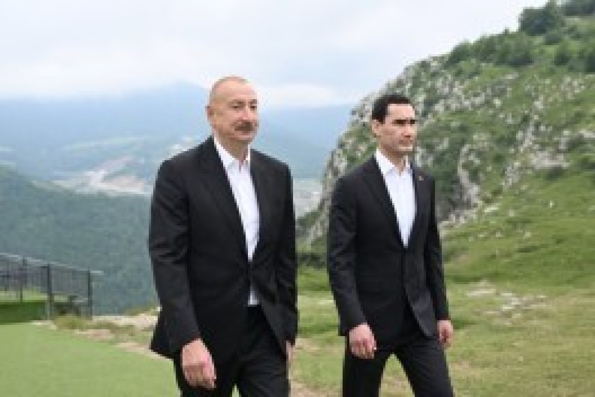 اسب قره‌باغ به رئیس‌جمهور ترکمنستان اهدا شد